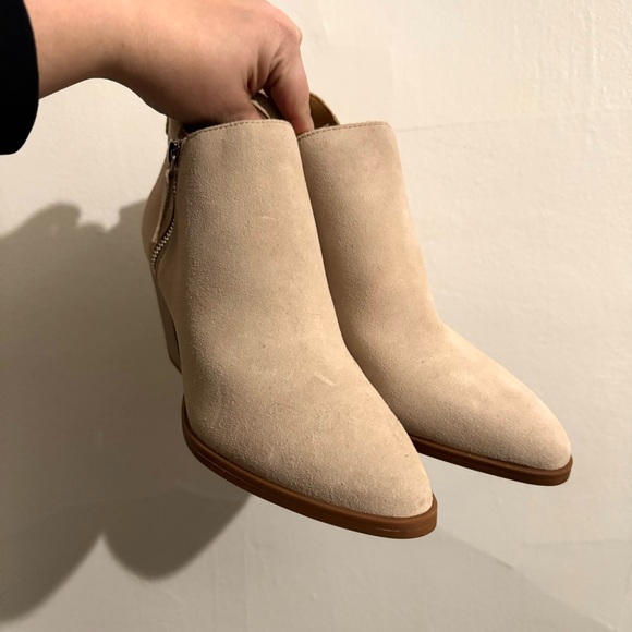 Dolce Vita Ankle Boot, Tan or Buck Color, Size 9, Heeled Leather Bootie - Picture 2 of 11